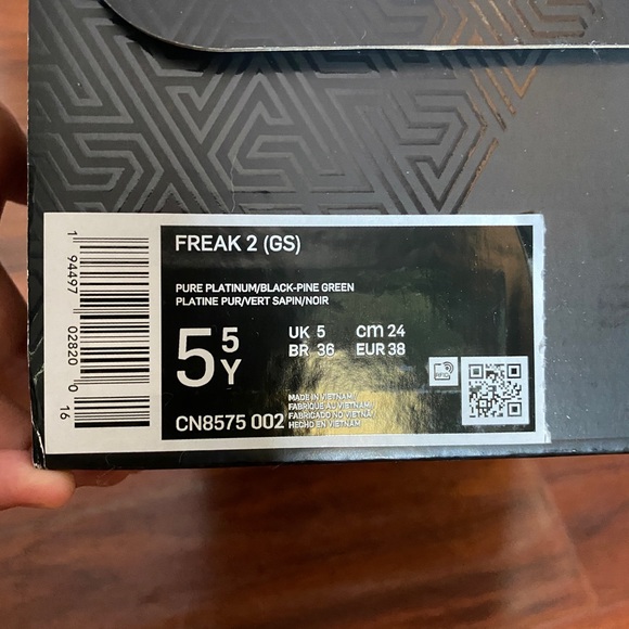 Shoes - Picture 4 of 4